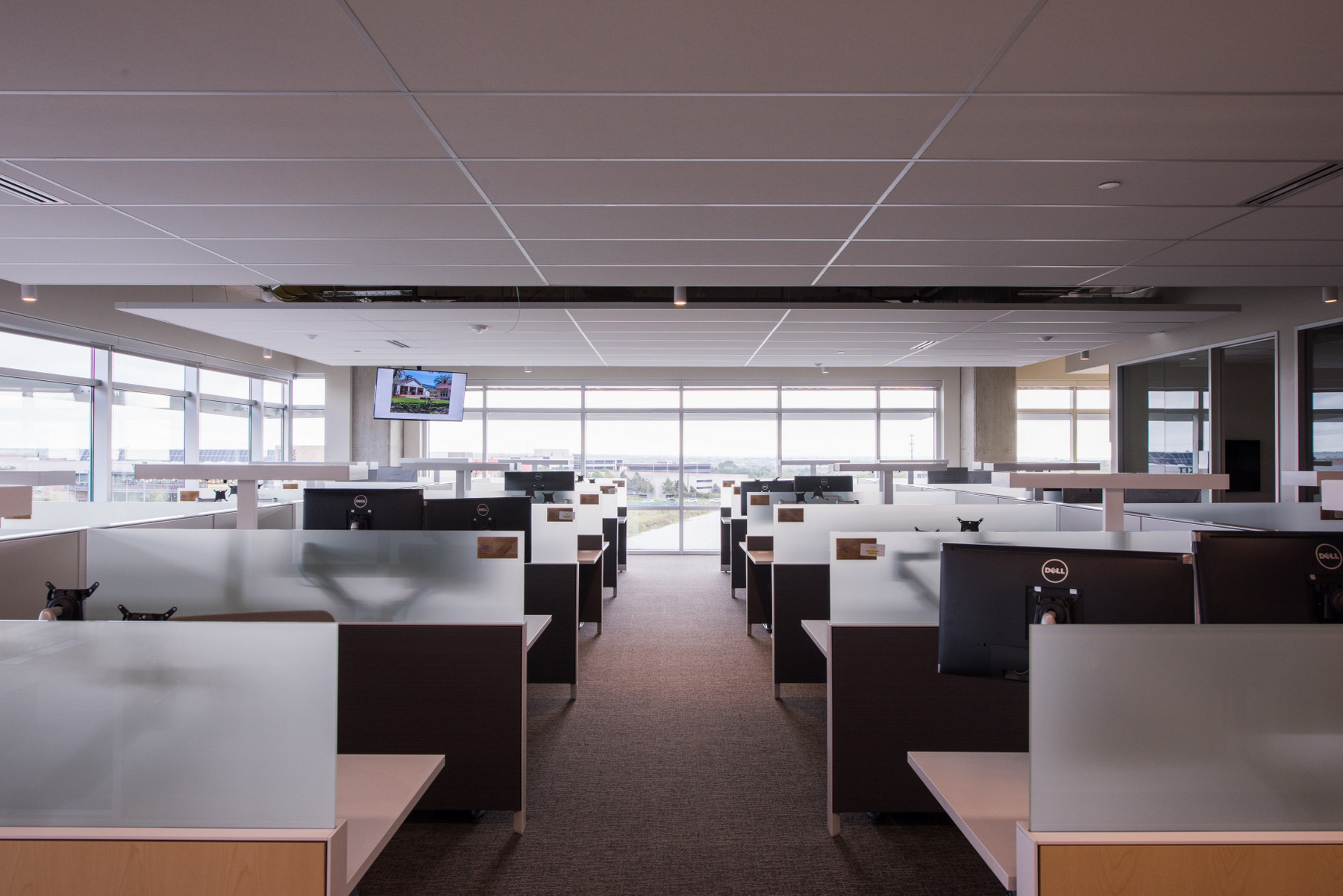 从功能到美感的跃迁:用科学布局+艺术视觉+人文舒适重塑办公生态(图1) 从功能到美感的跃迁:用科学布局+艺术视觉+人文舒适重塑办公生态(图1)