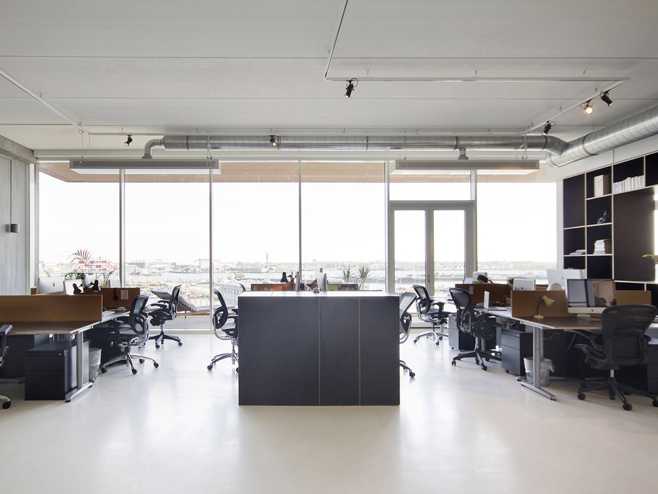 政务区现代工业风 LOFT 办公室装修设计项目(图1)
