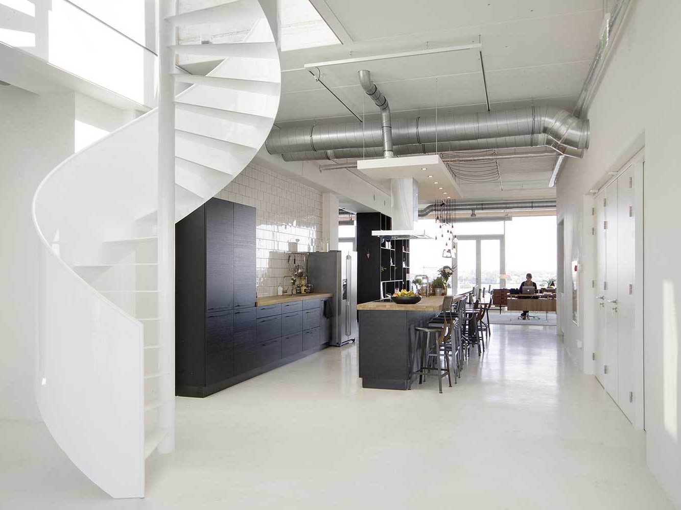 政务区现代工业风 LOFT 办公室装修设计项目(图3)